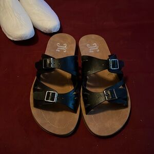 NWT Black JG sandal (size 8)
